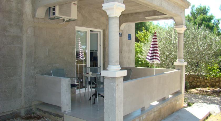 Apartments Pinus Pirovac Rum bild