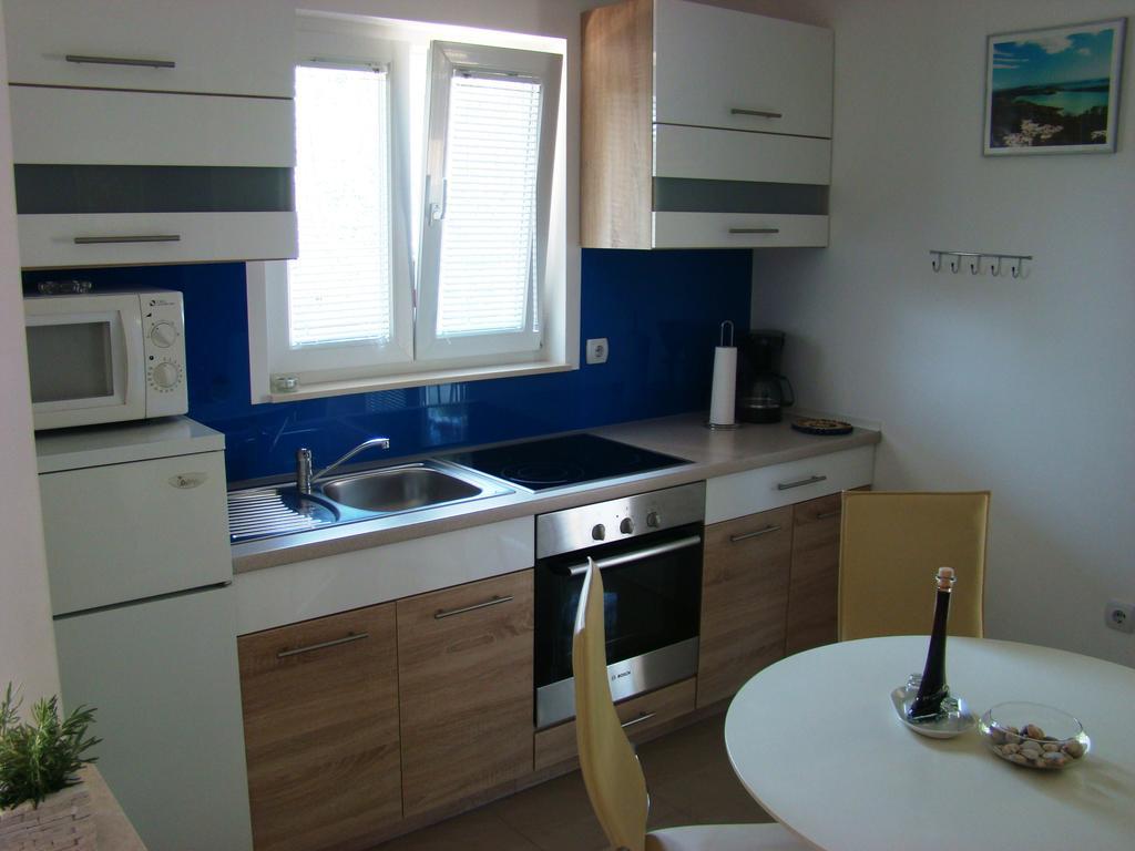 Apartments Pinus Pirovac Rum bild