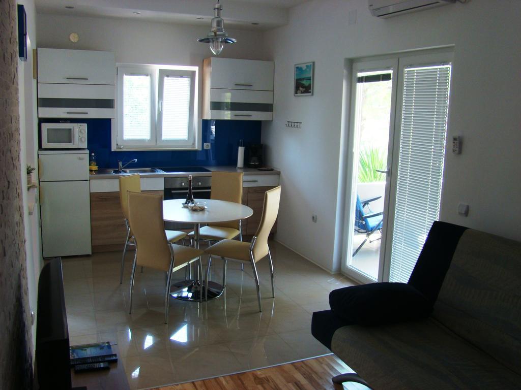 Apartments Pinus Pirovac Rum bild