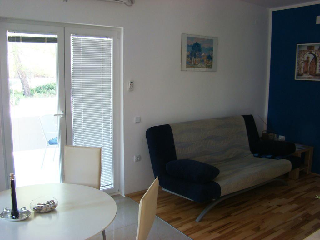 Apartments Pinus Pirovac Rum bild