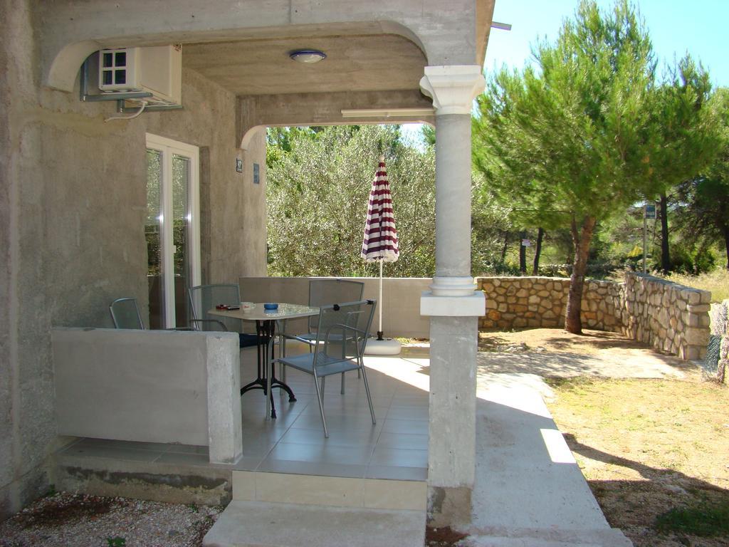 Apartments Pinus Pirovac Rum bild